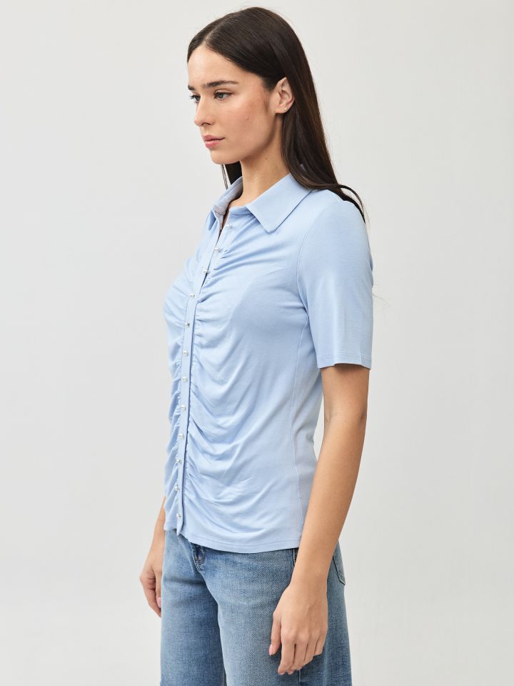 חולצה צוארון דמוי פנינים בצבע תכלת