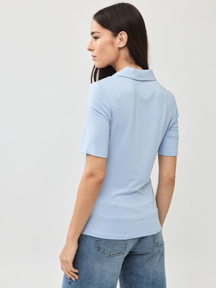 חולצה צוארון דמוי פנינים בצבע תכלת