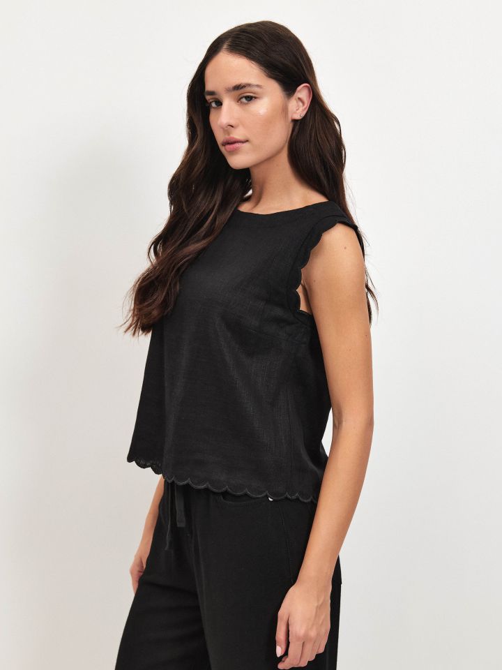 חולצה מראה פשתן גימור ריקמות בצבע שחור