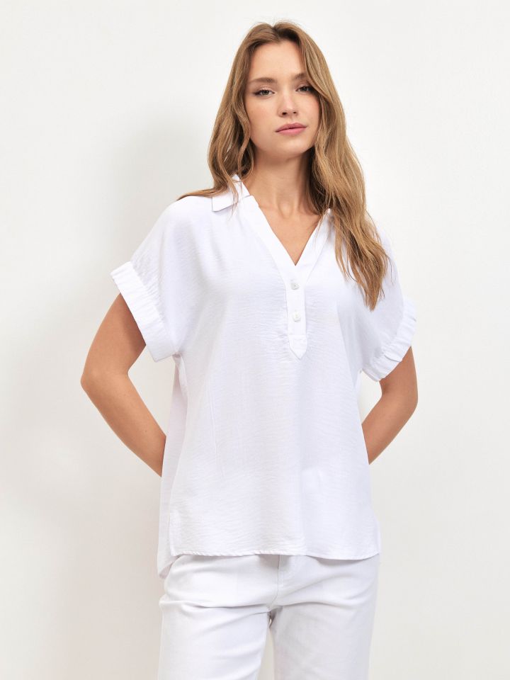 חולצה צוארון גומי בשרוול PROMO בצבע אופוויט