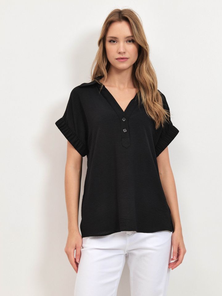 חולצה צוארון גומי בשרוול PROMO בצבע שחור