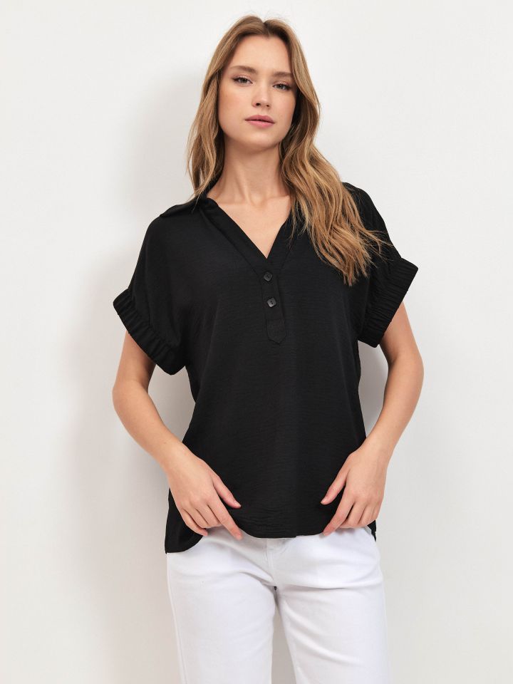 חולצה צוארון גומי בשרוול PROMO בצבע שחור