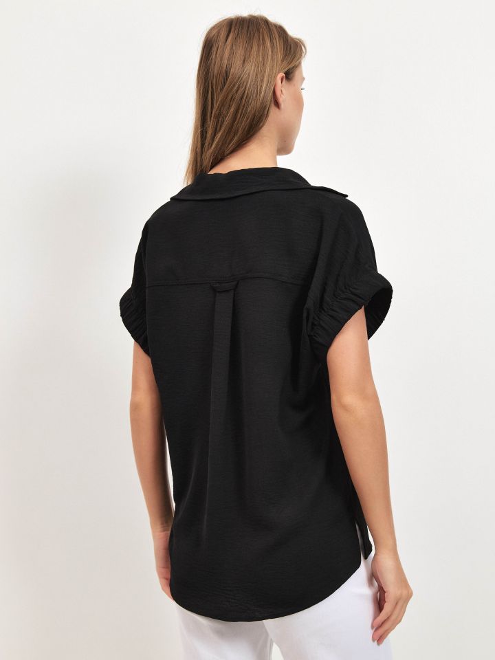 חולצה צוארון גומי בשרוול PROMO בצבע שחור