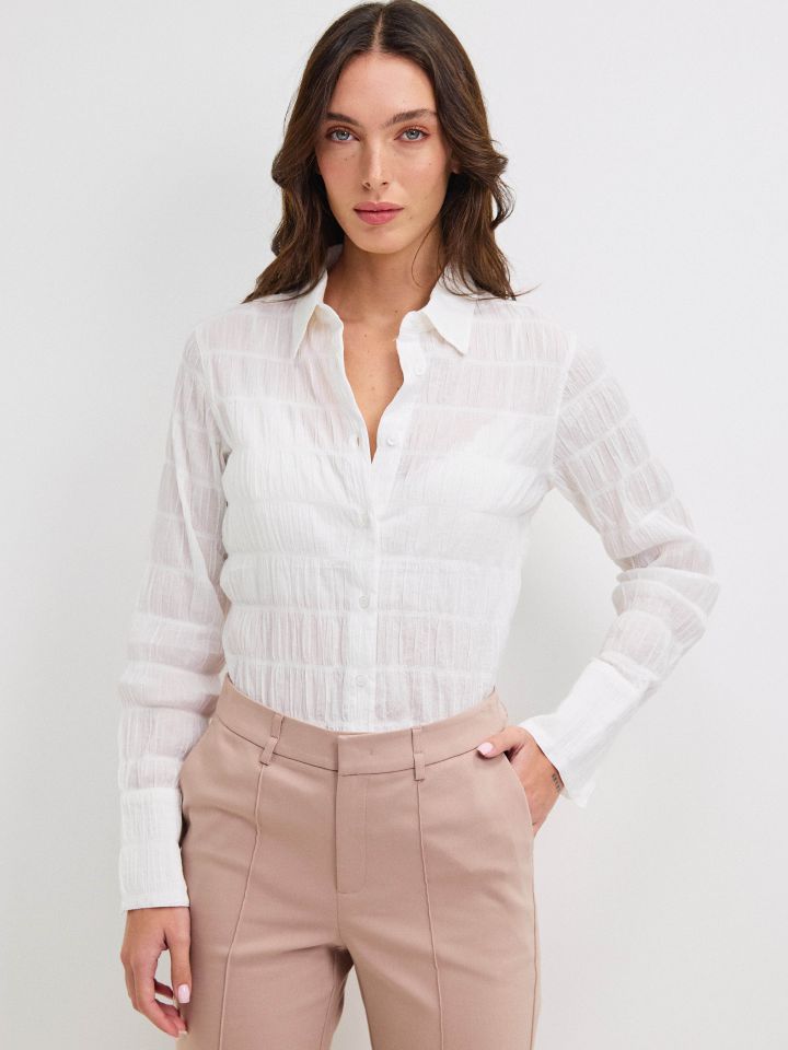 חולצה צוארון כיווצים בצבע לבן