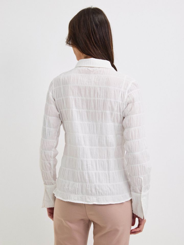 חולצה צוארון כיווצים בצבע לבן