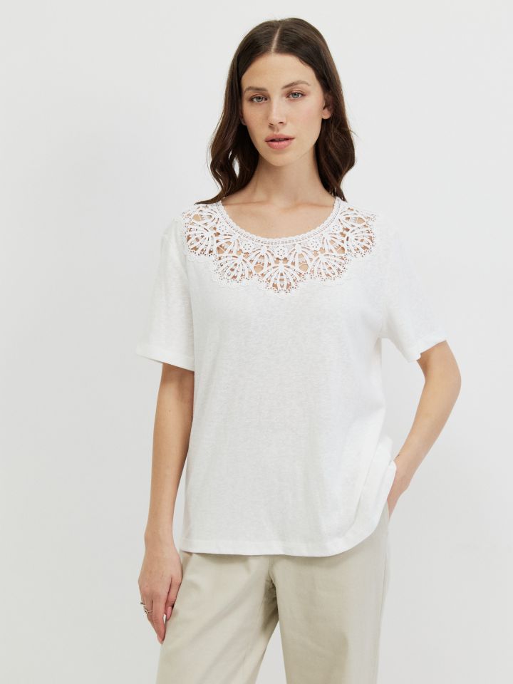 חולצה פתח קרושה בצבע אופוויט