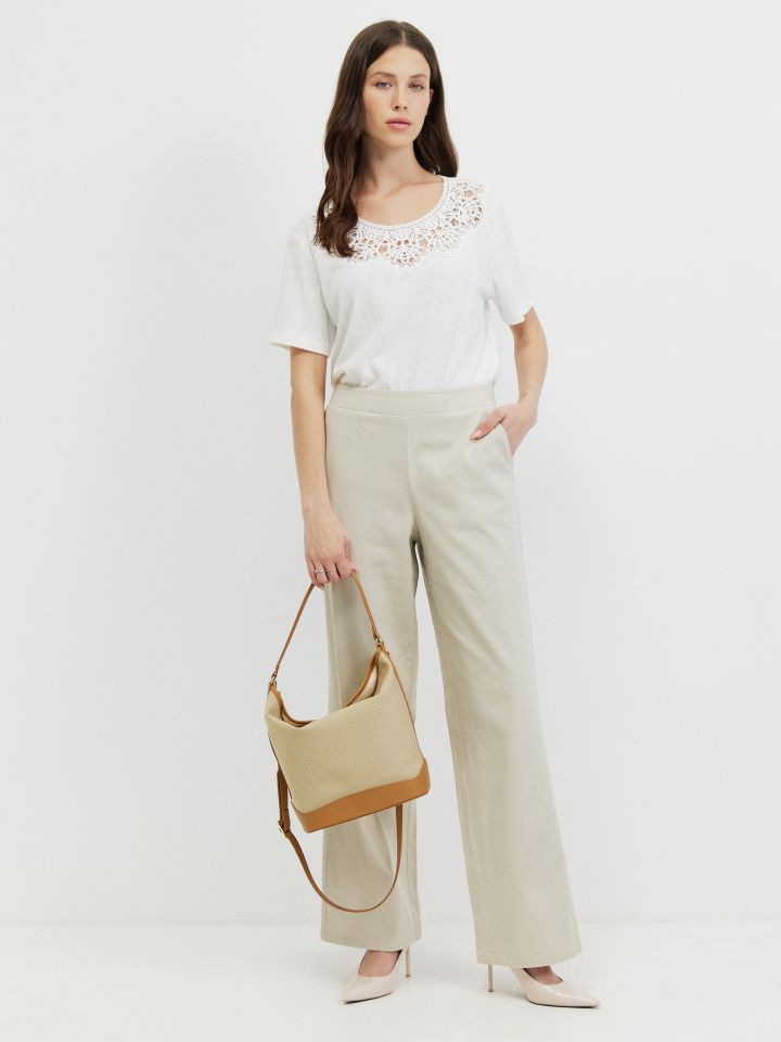 חולצה פתח קרושה בצבע אופוויט