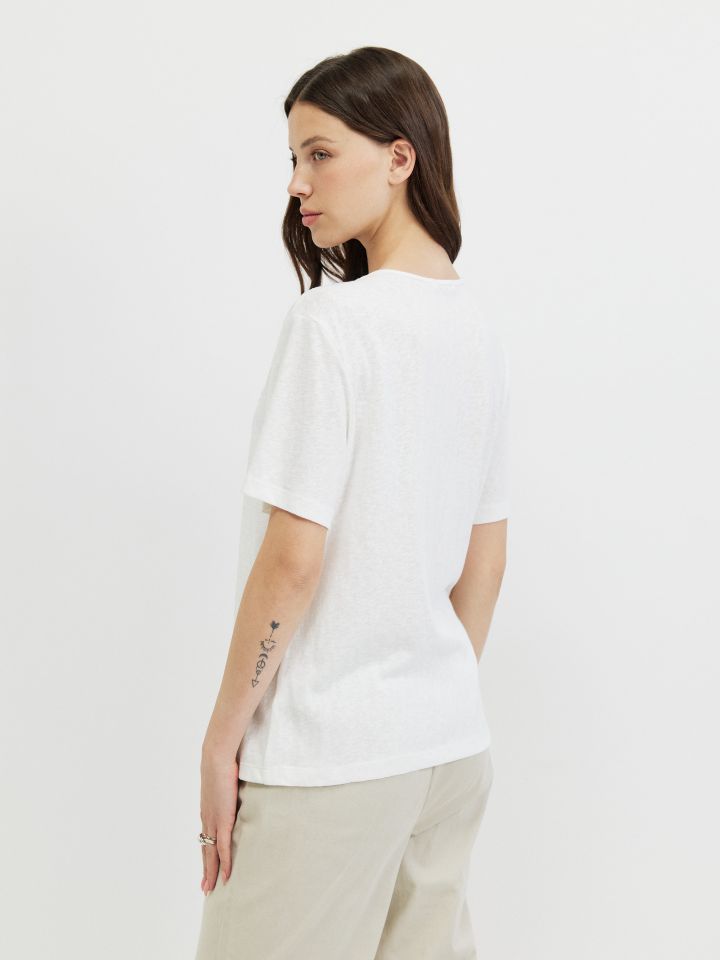 חולצה פתח קרושה בצבע אופוויט