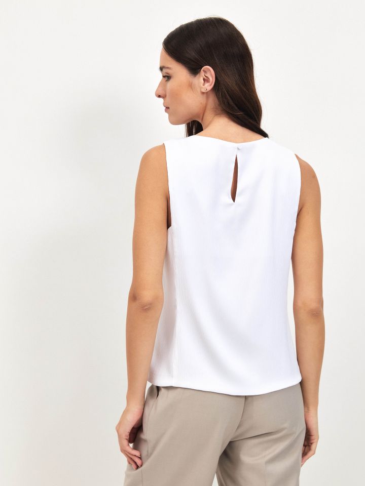 חולצה סטן מקומט בצבע לבן