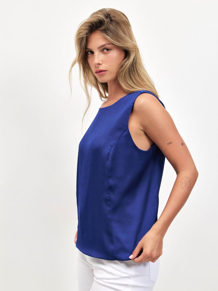 חולצה סטן מקומט בצבע כחול אינדיגו