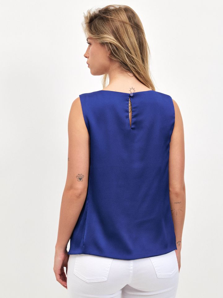 חולצה סטן מקומט בצבע כחול אינדיגו