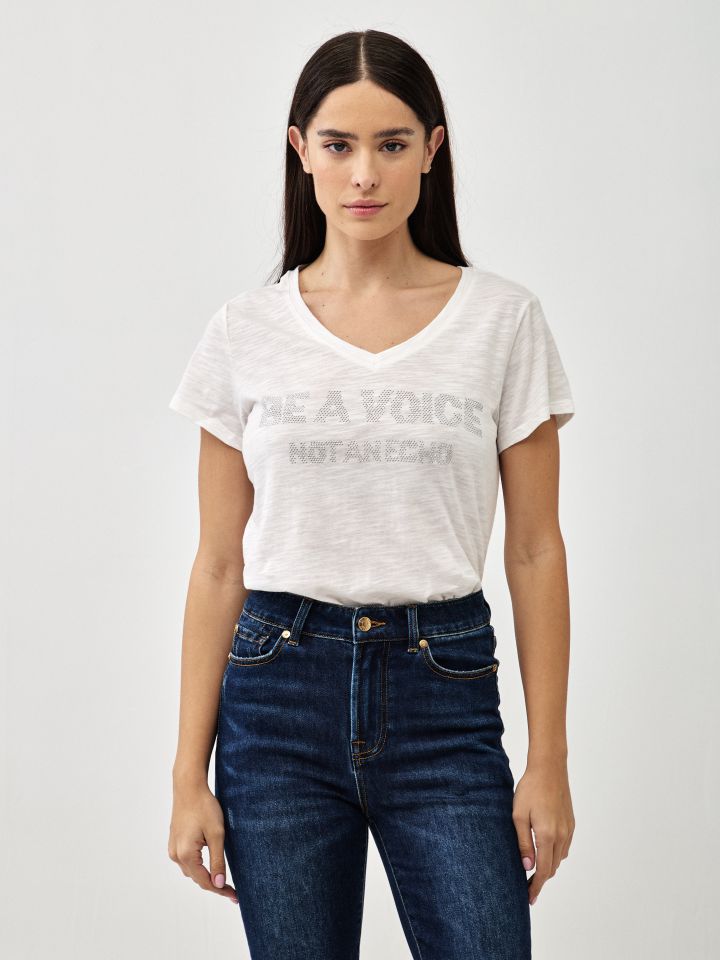 חולצה VOICE PROMO V בצבע שמנת