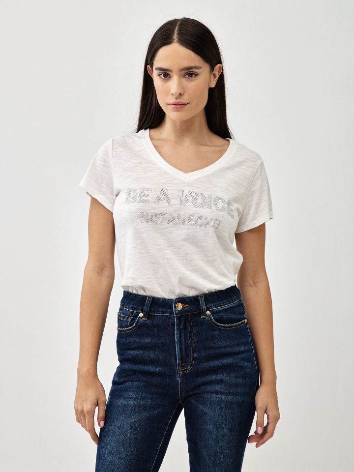 חולצה VOICE PROMO V בצבע שמנת