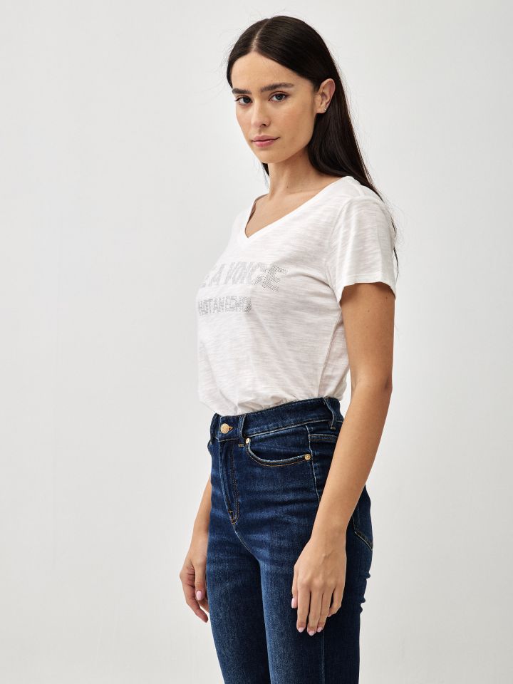 חולצה VOICE PROMO V בצבע שמנת