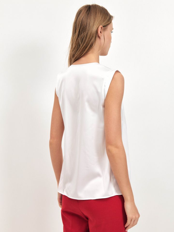 חולצה סטן V נירבירים PROMO בצבע אופוויט