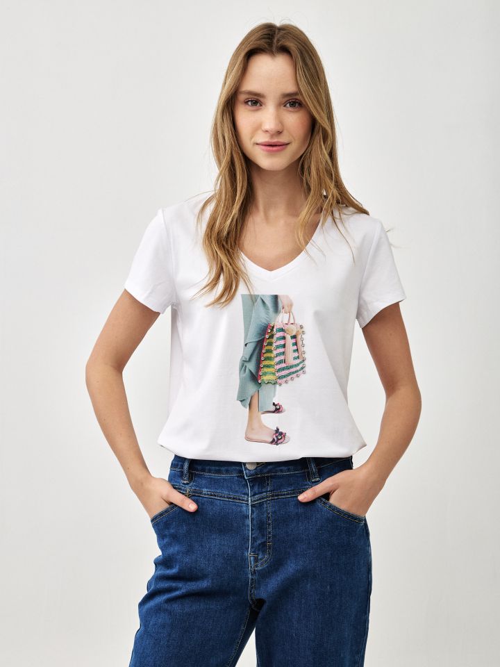 חולצה V תיק PROMO בצבע לבן