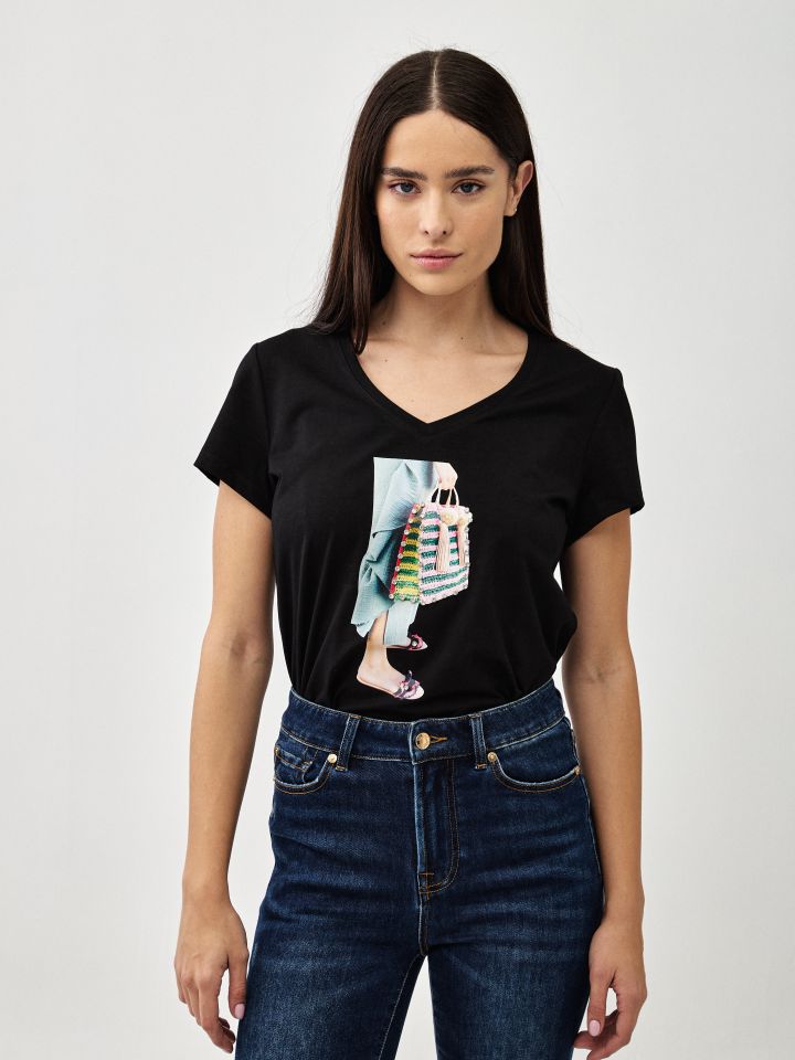 חולצה V תיק PROMO בצבע שחור