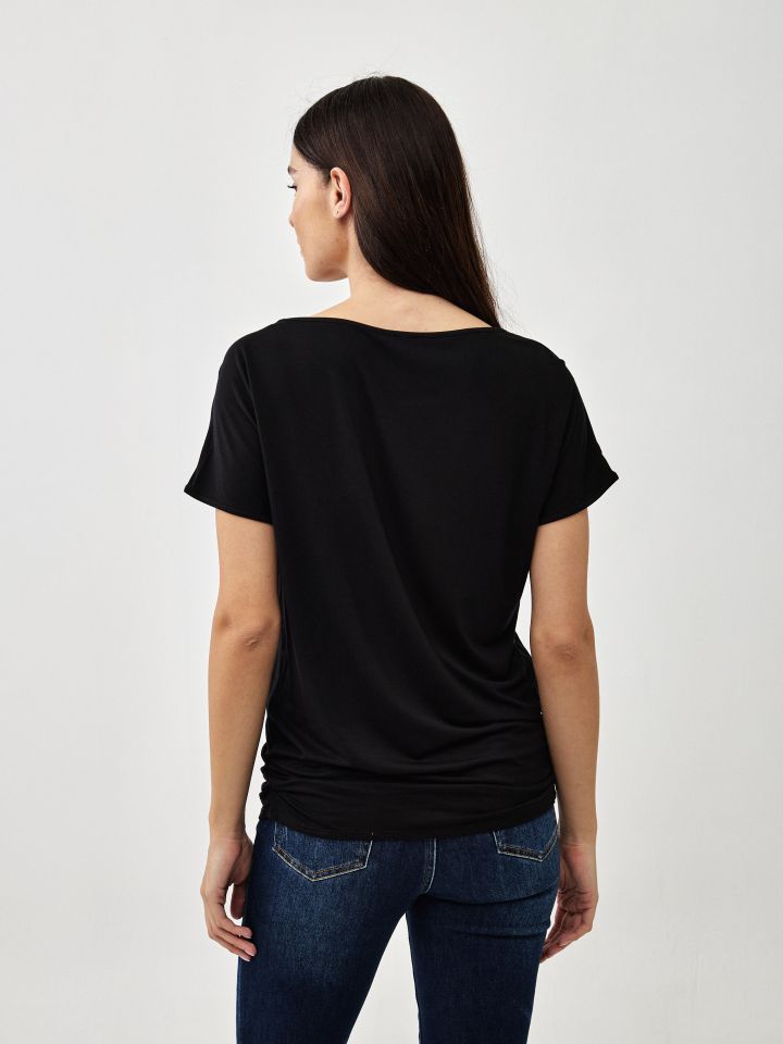 חולצה V תיק PROMO בצבע שחור