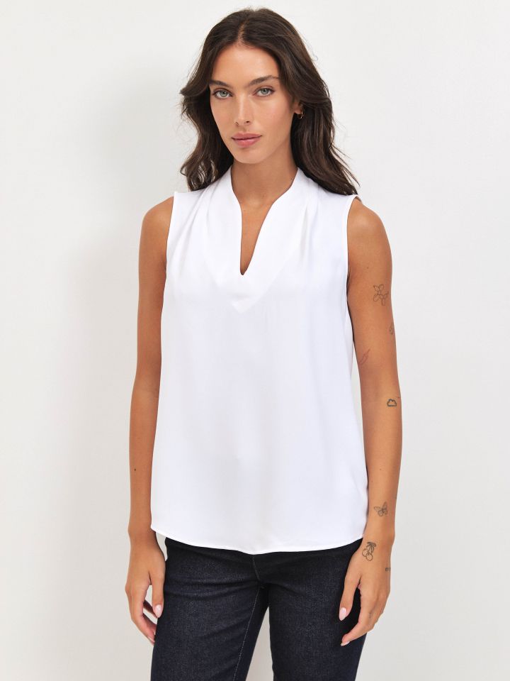 חולצה PROMO V בצבע לבן