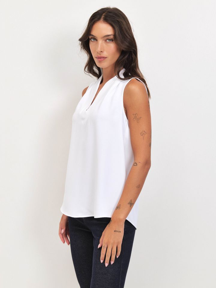 חולצה PROMO V בצבע לבן