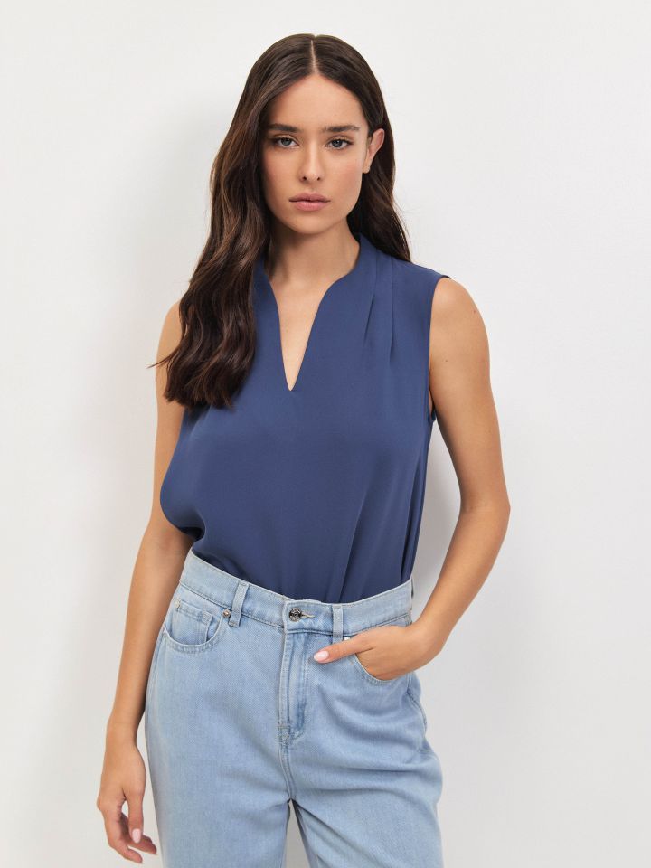 חולצה PROMO V בצבע נייבי