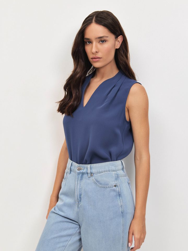 חולצה PROMO V בצבע נייבי