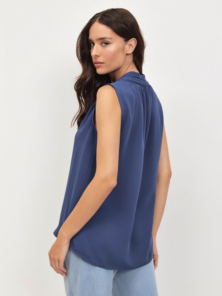 חולצה PROMO V בצבע נייבי