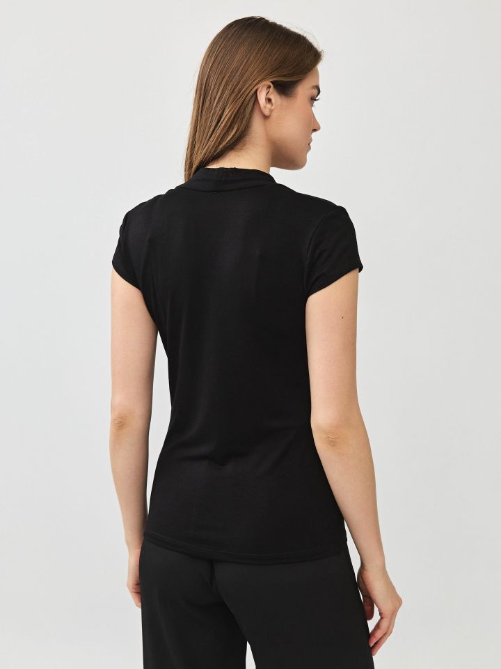 חולצה מודל PROMO MIAMI בצבע שחור