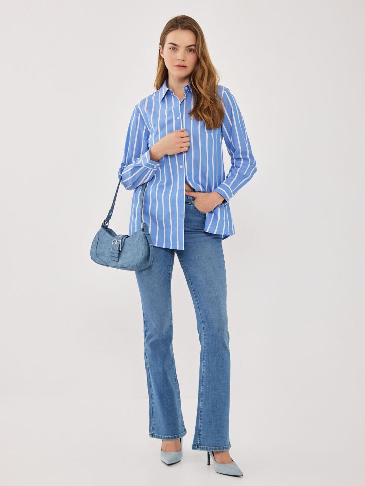 חולצה פסים מכופתרת בצבע תכלת