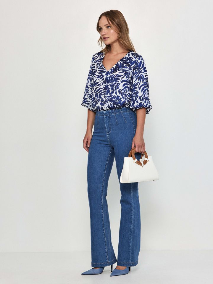 חולצה V שרוול בלון דפוס בצבע נייבי