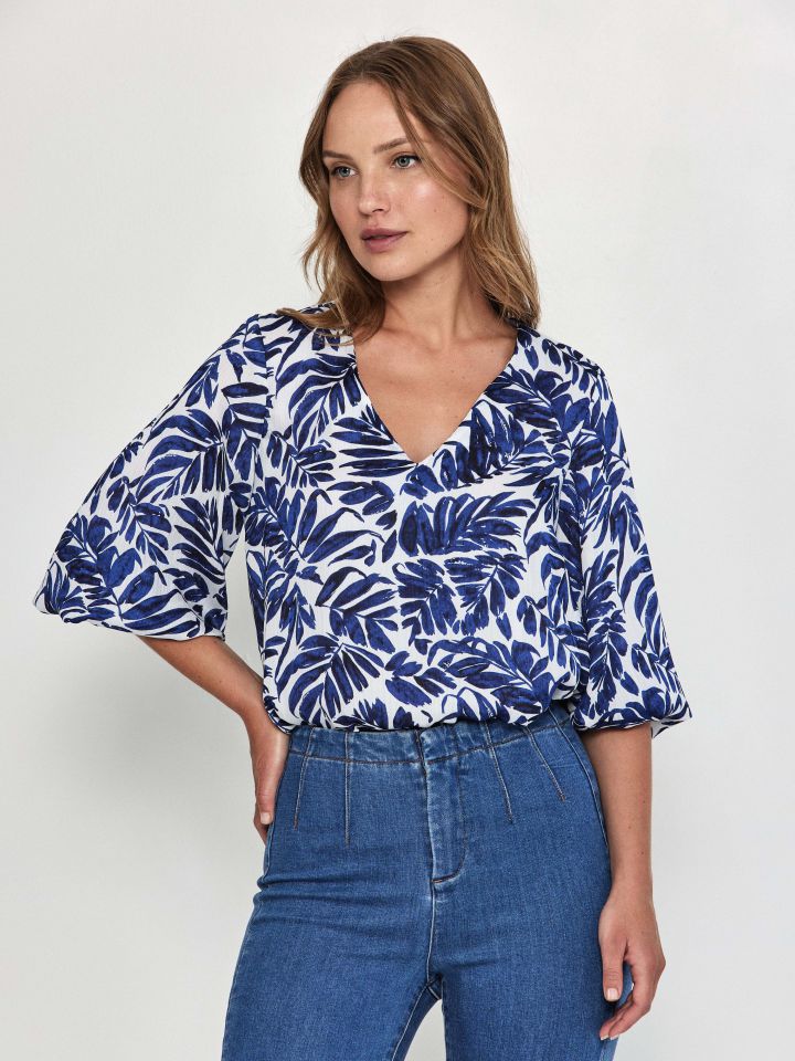 חולצה V שרוול בלון דפוס בצבע נייבי