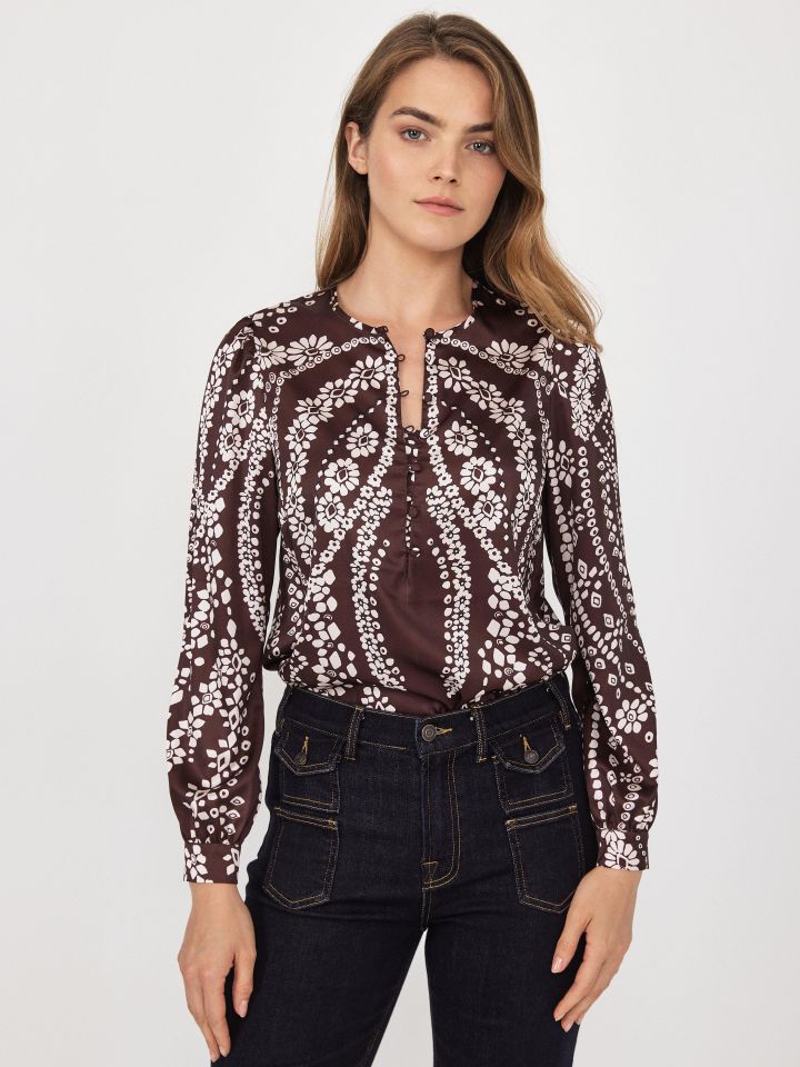 חולצה סטן דפוס שינה בצבע חום