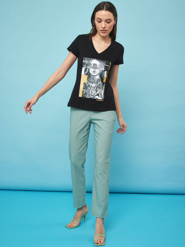 חולצה דפוס פנים בצבע שחור