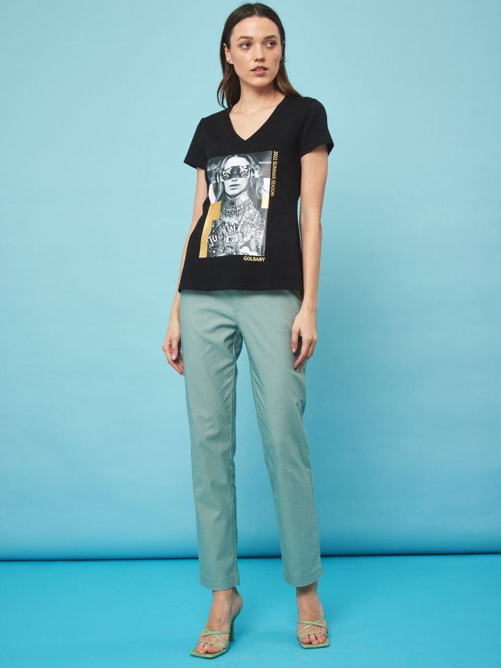 חולצה דפוס פנים בצבע שחור