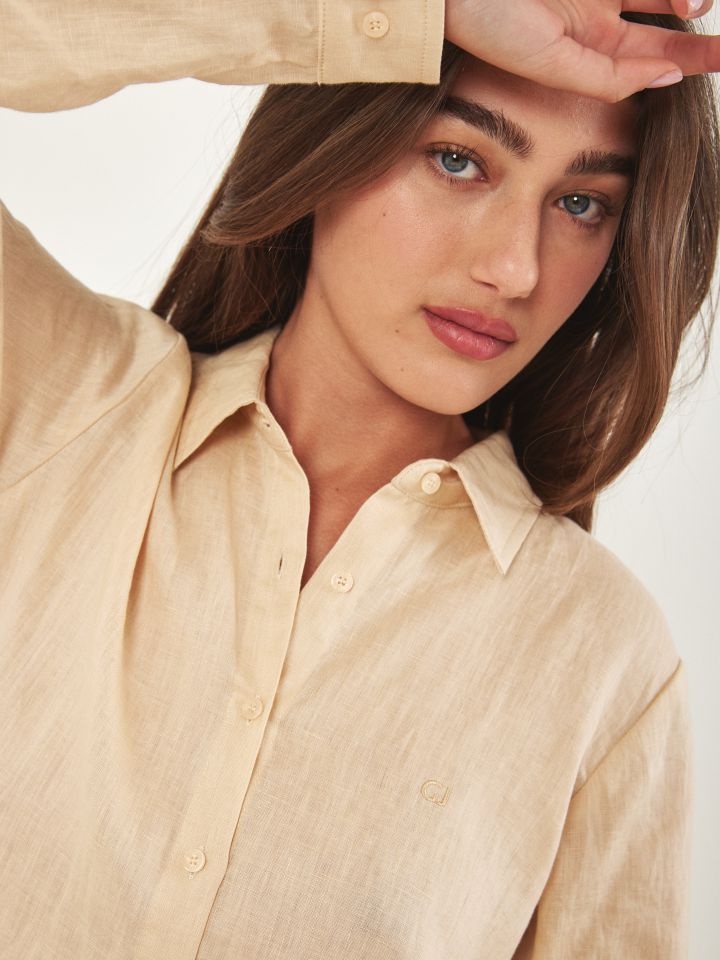 חולצה מכופתרת פישתן בצבע שנהב