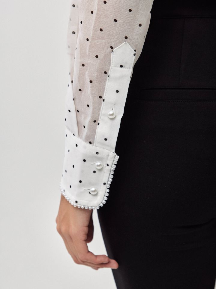 חולצה נקודות שילוב דמוי פנינים בצבע אופוויט