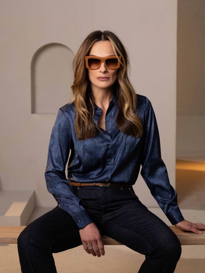 חולצה סטן דפוס ג’ינס בצבע ג’ינס