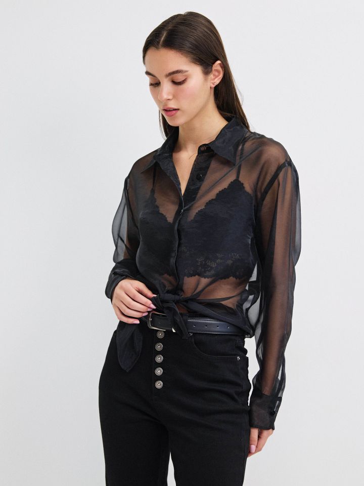 חולצה אורגנזה בצבע שחור