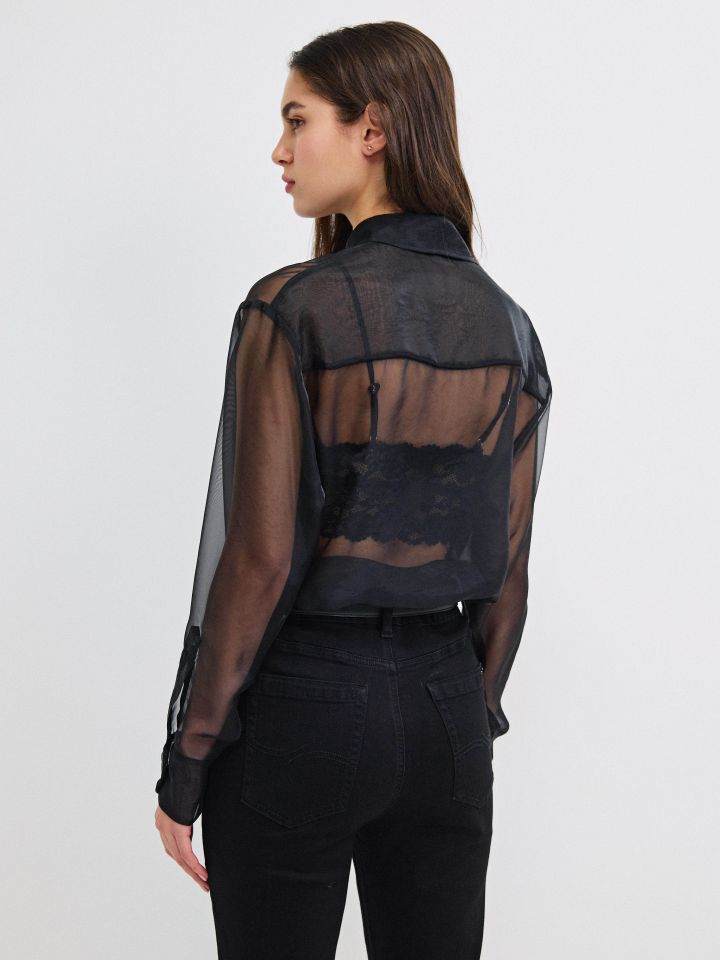 חולצה אורגנזה בצבע שחור