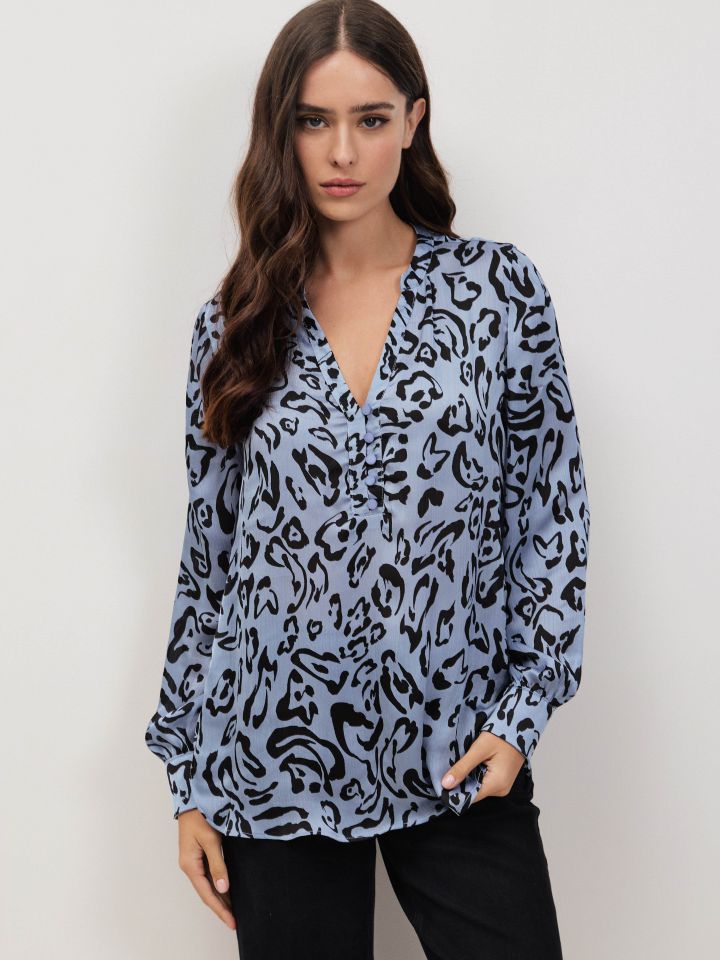 חולצה דפוס V שינה בצבע תכלת