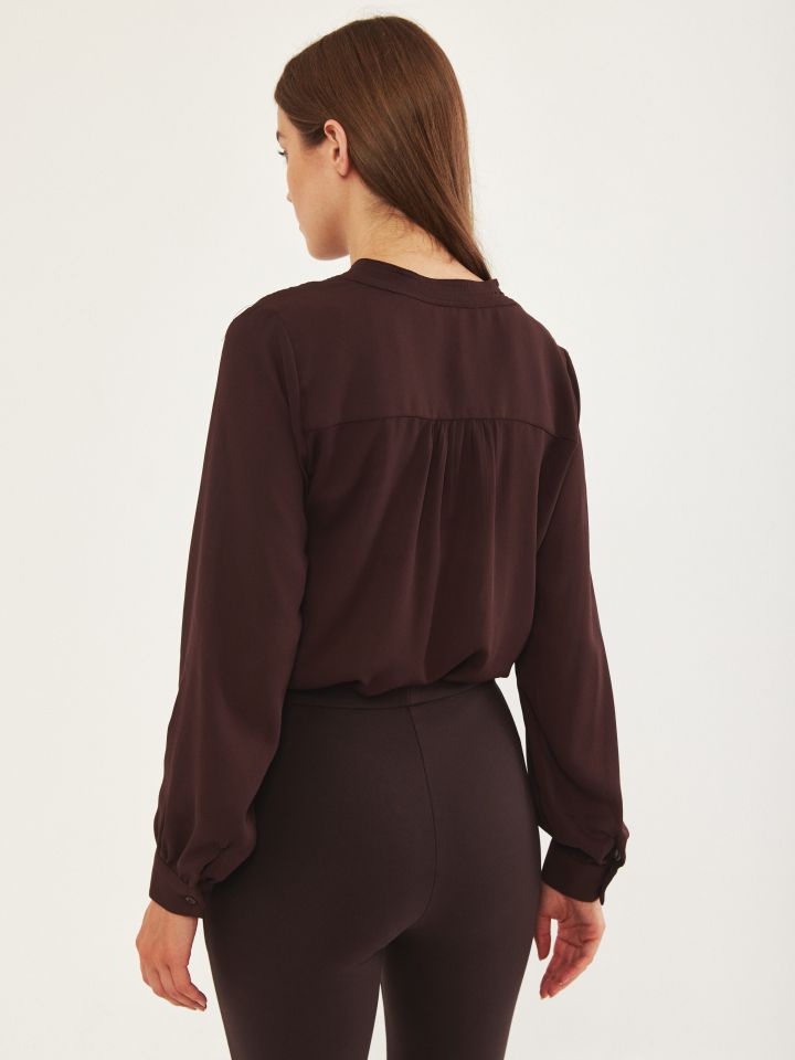 חולצה צוארון סיני בצבע חום