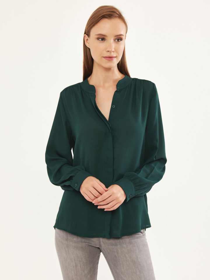 חולצה צוארון סיני בצבע ירוק בקבוק