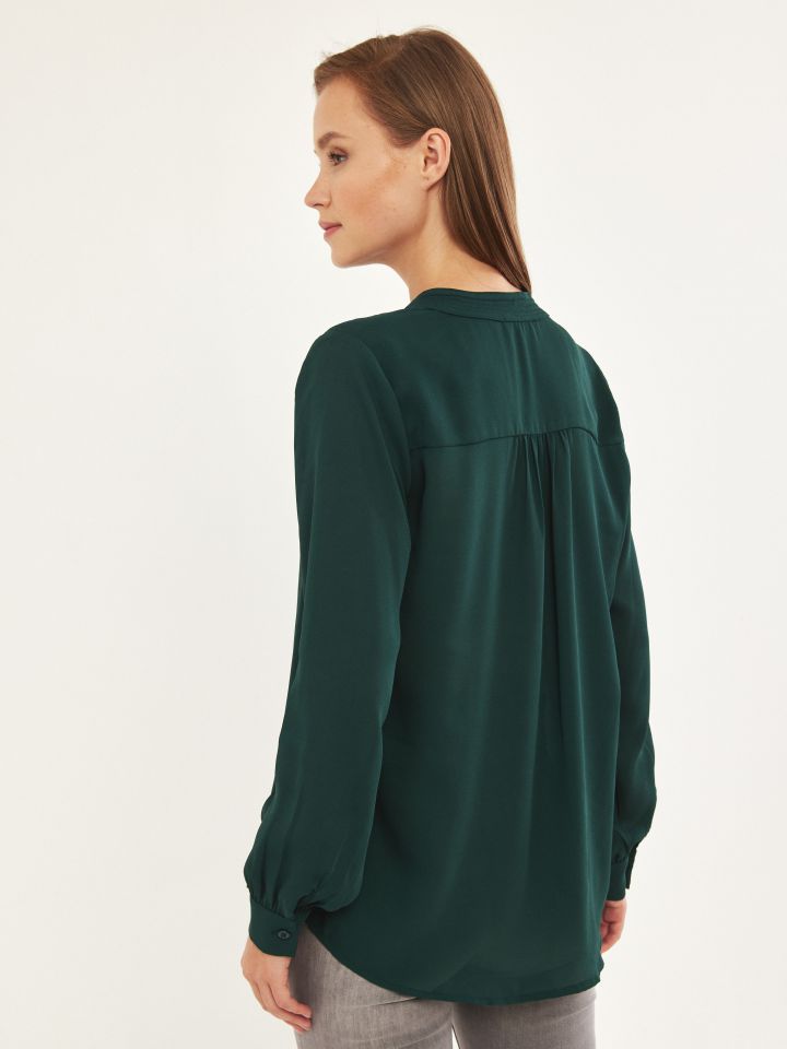חולצה צוארון סיני בצבע ירוק בקבוק