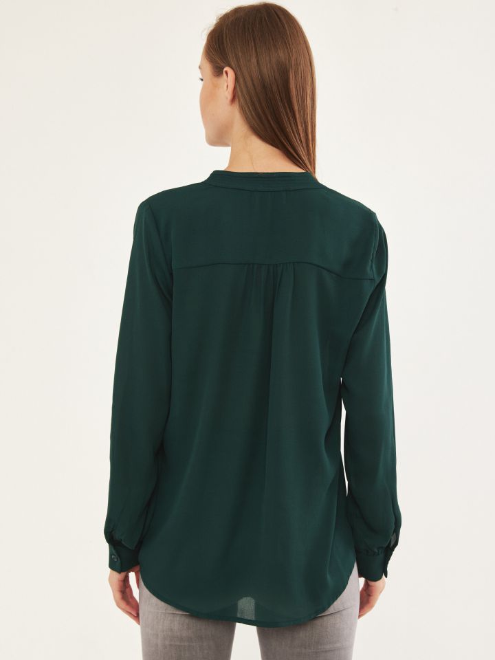 חולצה צוארון סיני בצבע ירוק בקבוק
