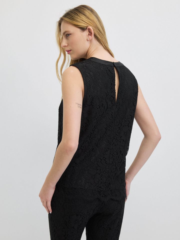 חולצה תחרה בצבע שחור