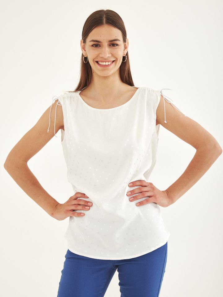 חולצה סטן שרוכים בכתפיים בצבע לבן