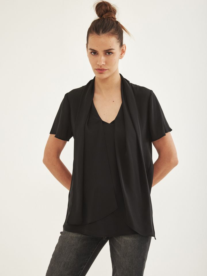 חולצה סטן צוארון קשירה בצבע שחור