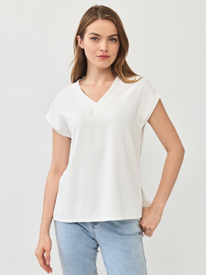 חולצה V סטן  PROMO בצבע אופוויט