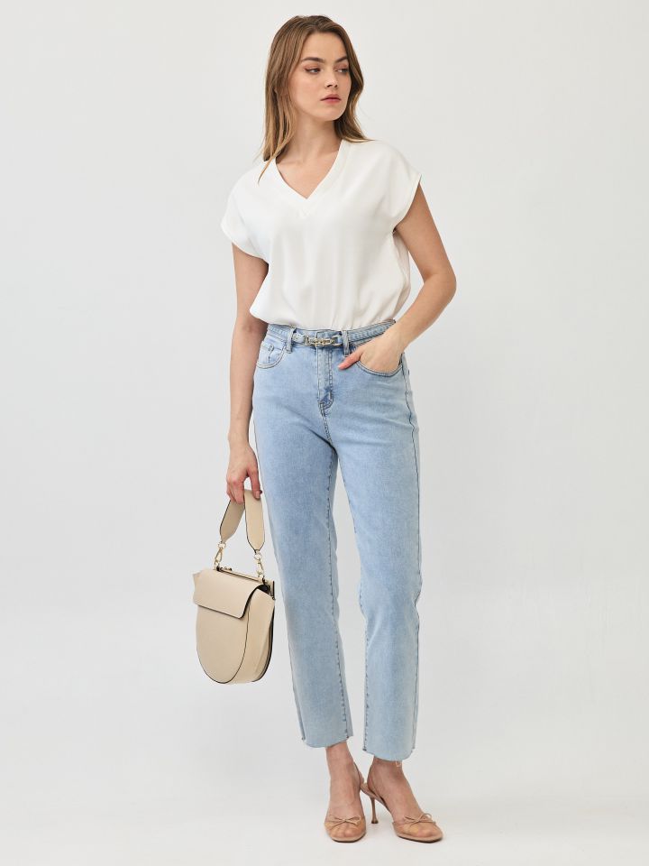 חולצה V סטן  PROMO בצבע אופוויט