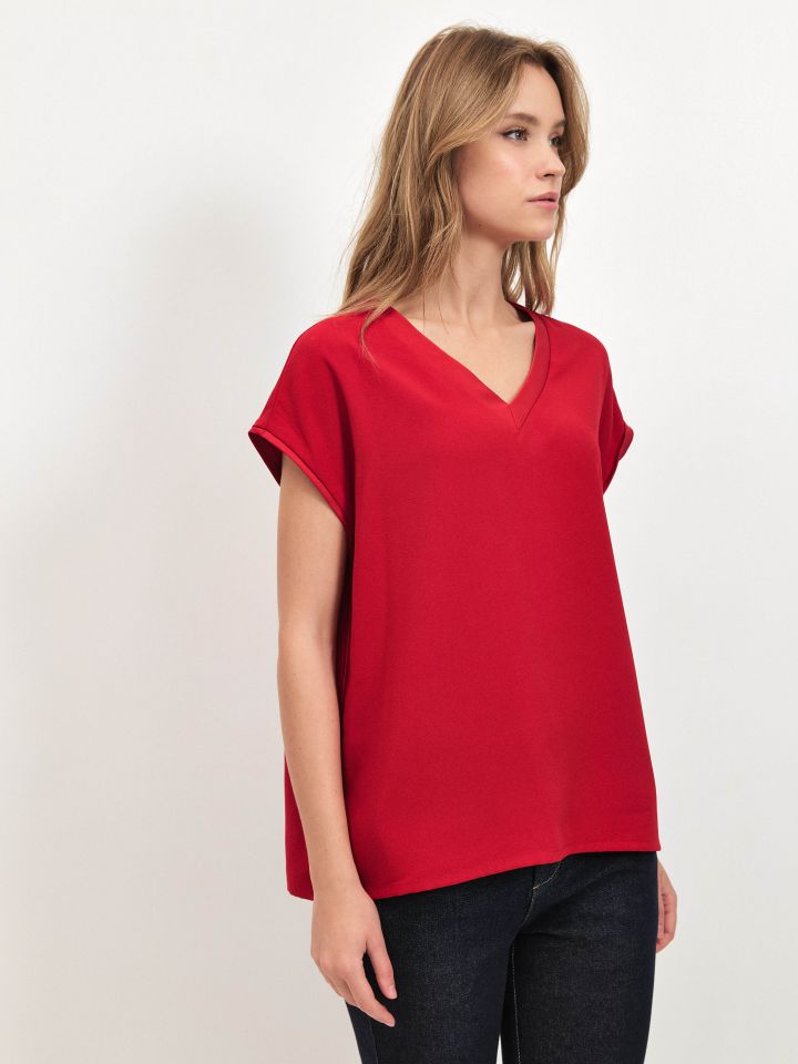 חולצה V סטן  PROMO בצבע אדום